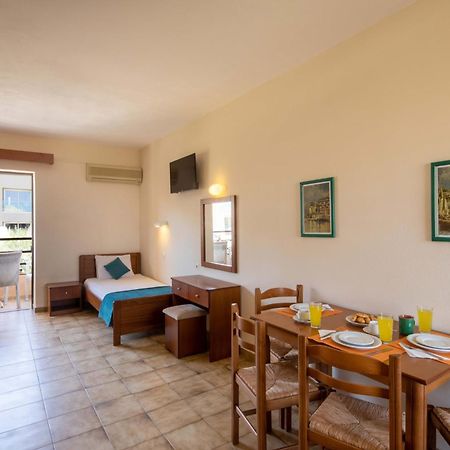 Hotel Rossis Mesongi Bagian luar foto