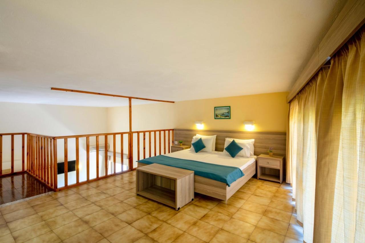 Hotel Rossis Mesongi Bagian luar foto