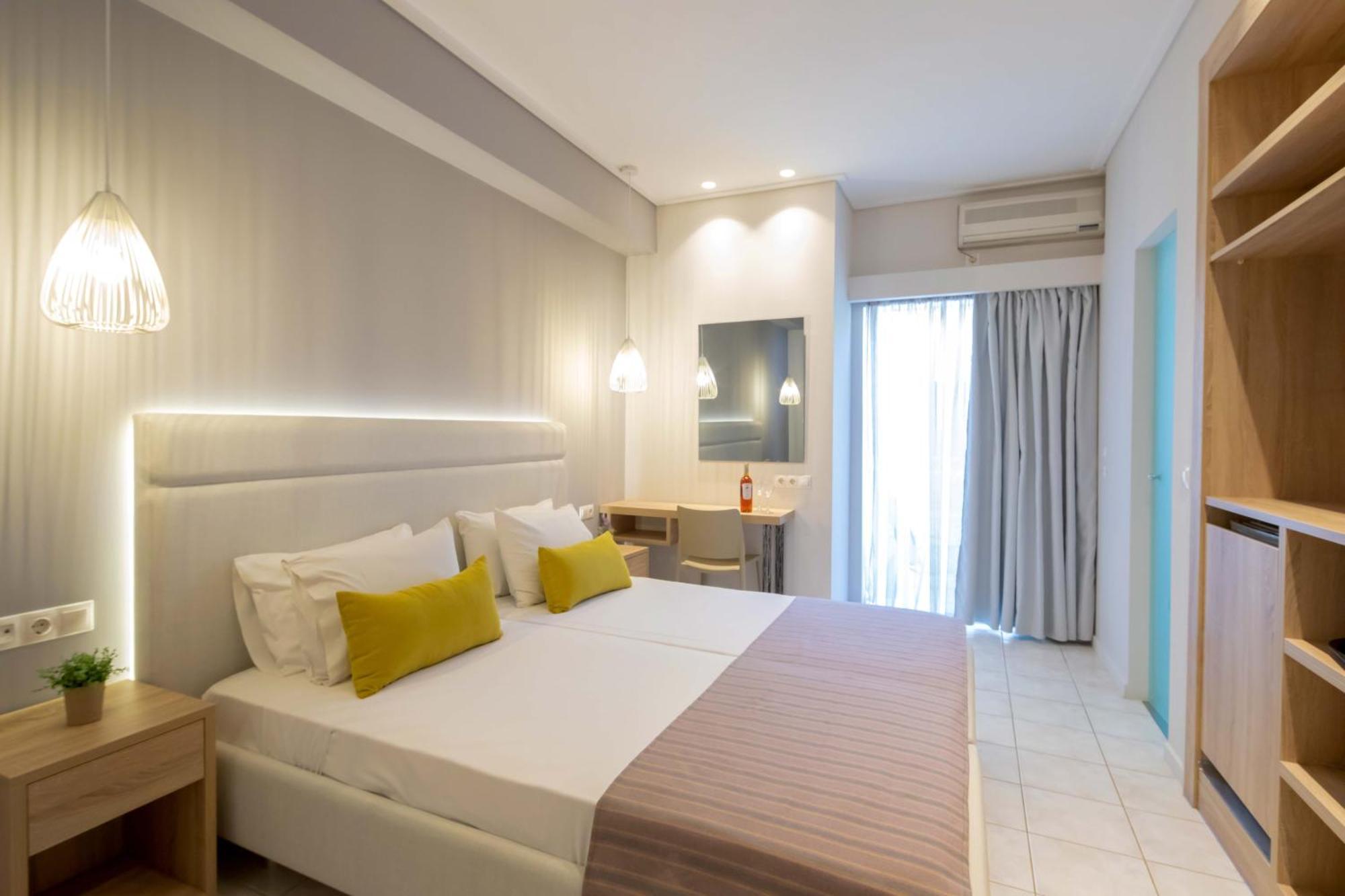 Hotel Rossis Mesongi Bagian luar foto