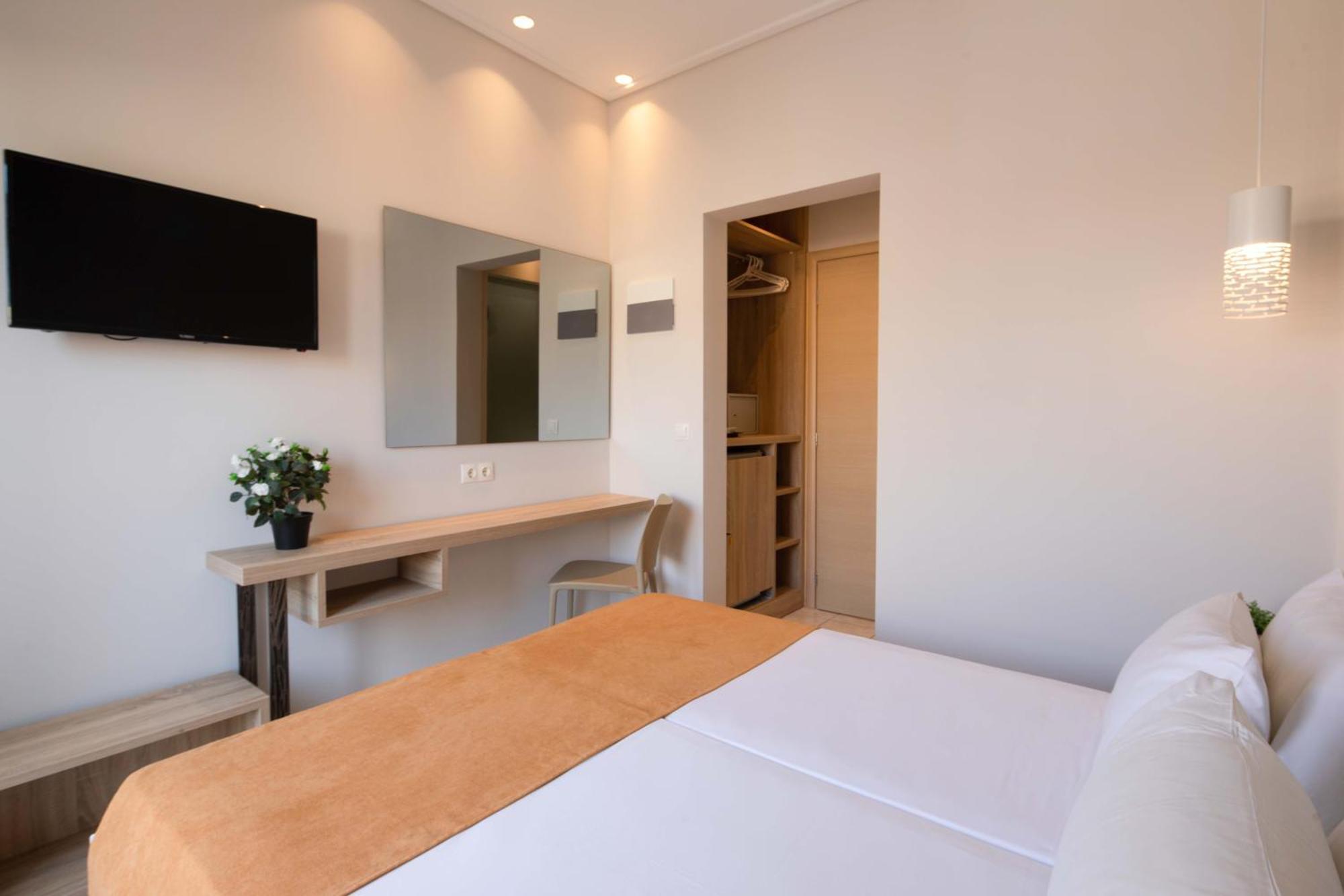 Hotel Rossis Mesongi Bagian luar foto