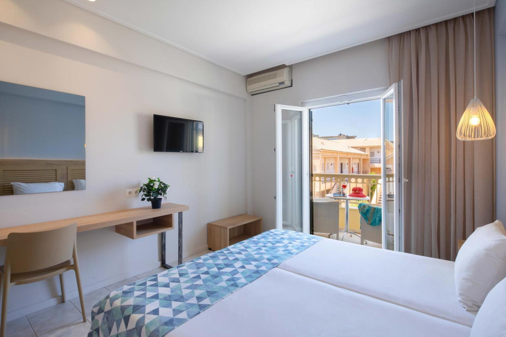Hotel Rossis Mesongi Bagian luar foto