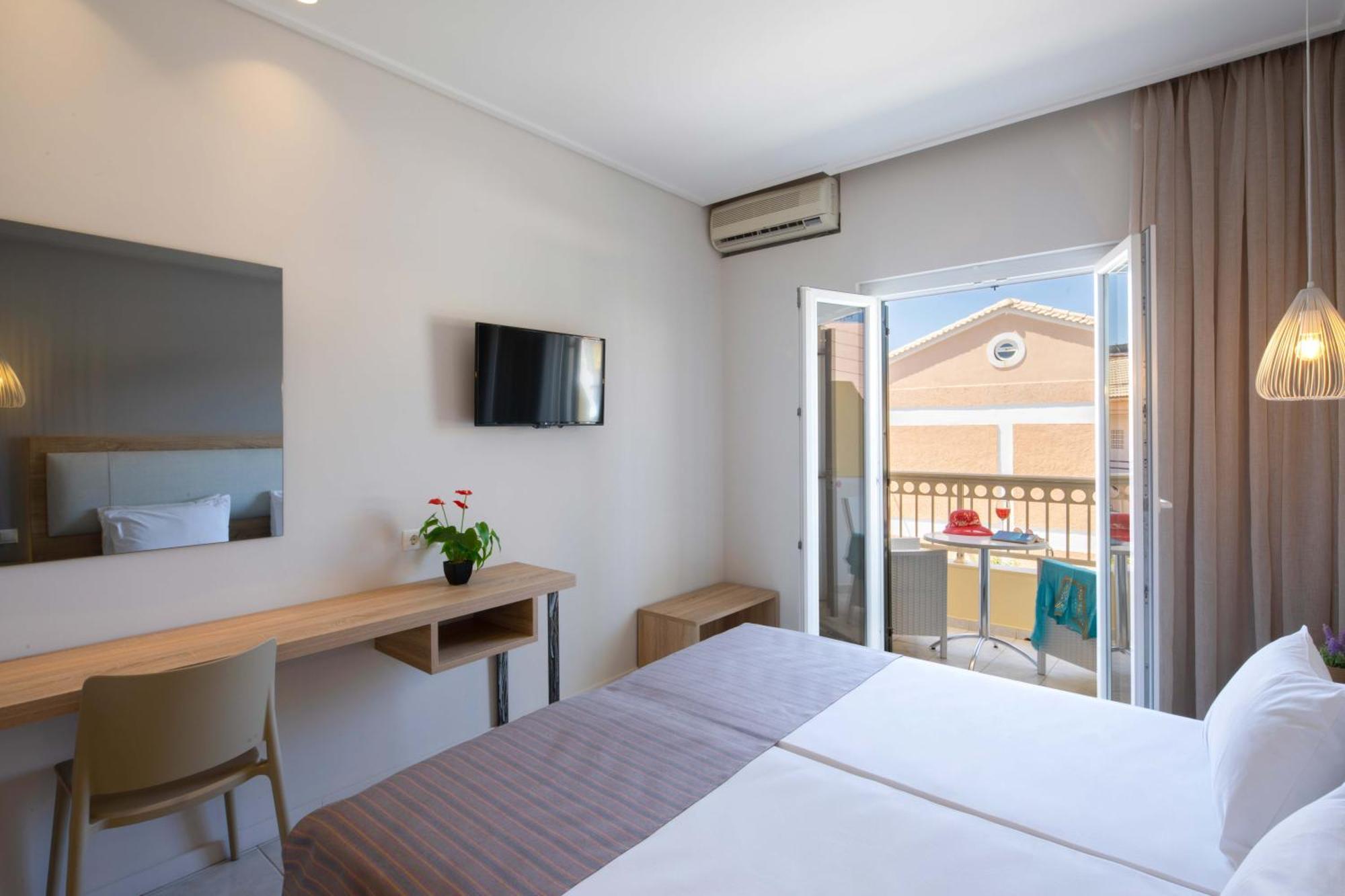 Hotel Rossis Mesongi Bagian luar foto