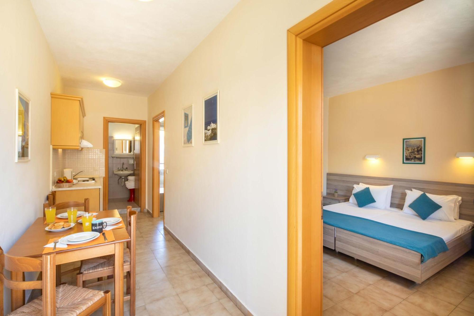 Hotel Rossis Mesongi Bagian luar foto