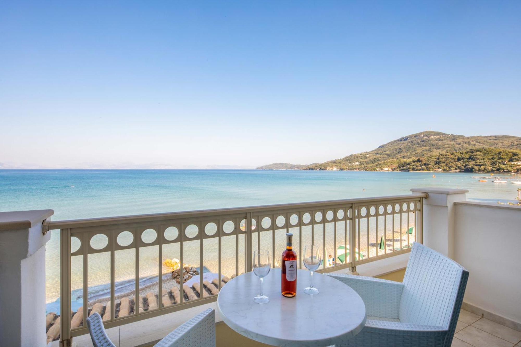 Hotel Rossis Mesongi Bagian luar foto